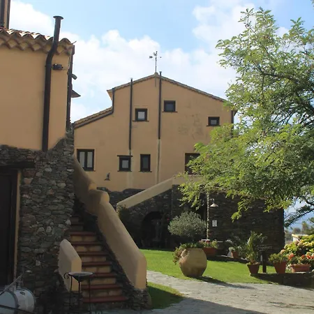 伊尔博尔戈戴拉玛丽内拉酒店 乡村民宿 *