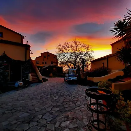 منزل ريفي Il Borgo Della Marinella